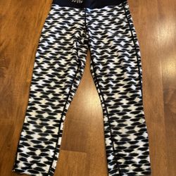 Woman’s Nike Dri Fit Capri Workout Pants Shipping Available 
