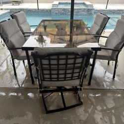 Patio Table W 5 Chairs & cushions 