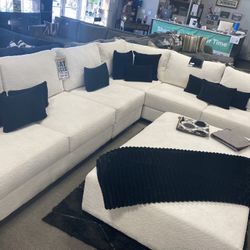 $3899 White 4pcs Sectional 🐑