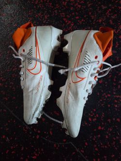 9.5 football cleats
