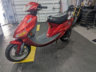 2002 Kymco Super Fever ZX50 moped scooter
-2 stroke