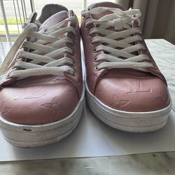 Louis Vuitton  size 8 $20