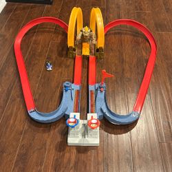 Hot Wheels Mario Kart: Bowser’s Castle TrackSet (with Blue Yoshi)