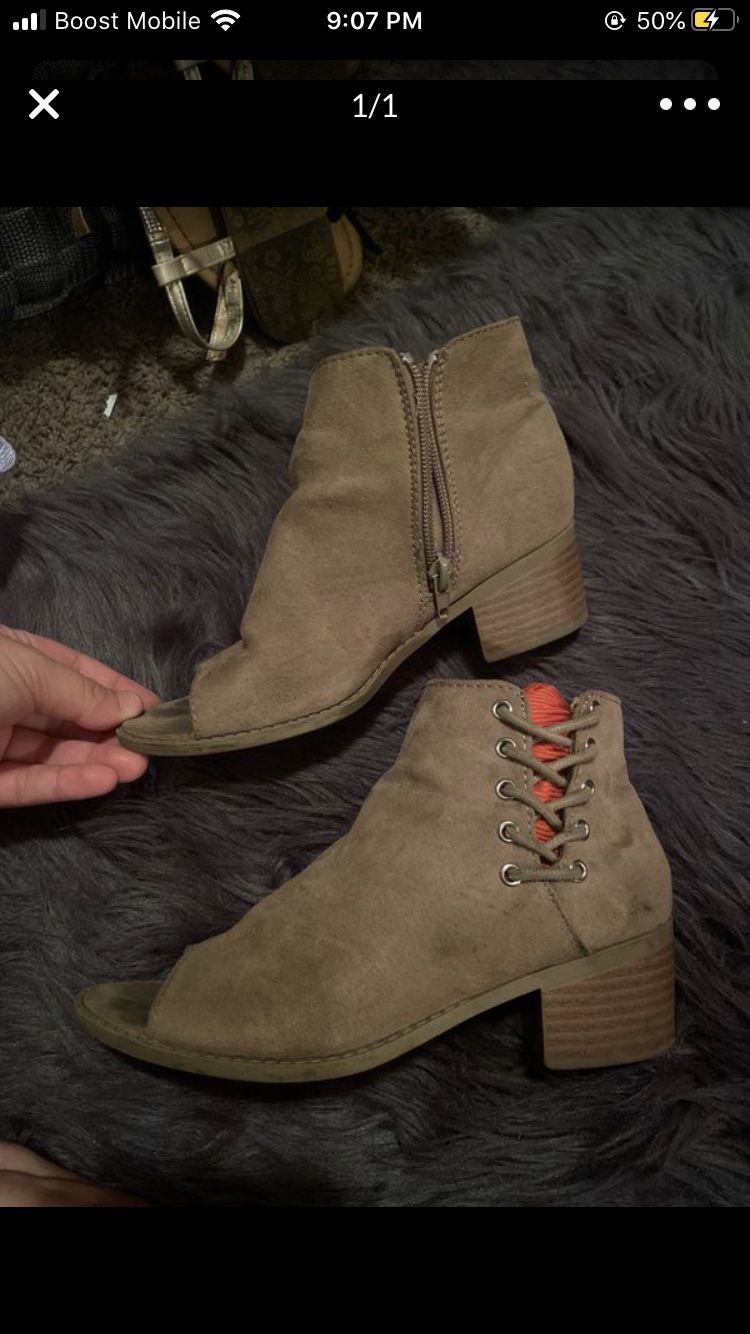 Cute high heel boots girls size 3 great for fall and holidays coming up