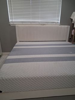 King size bed frame with matresss.    I CAN DELIVERY FOR EXTRA FEE