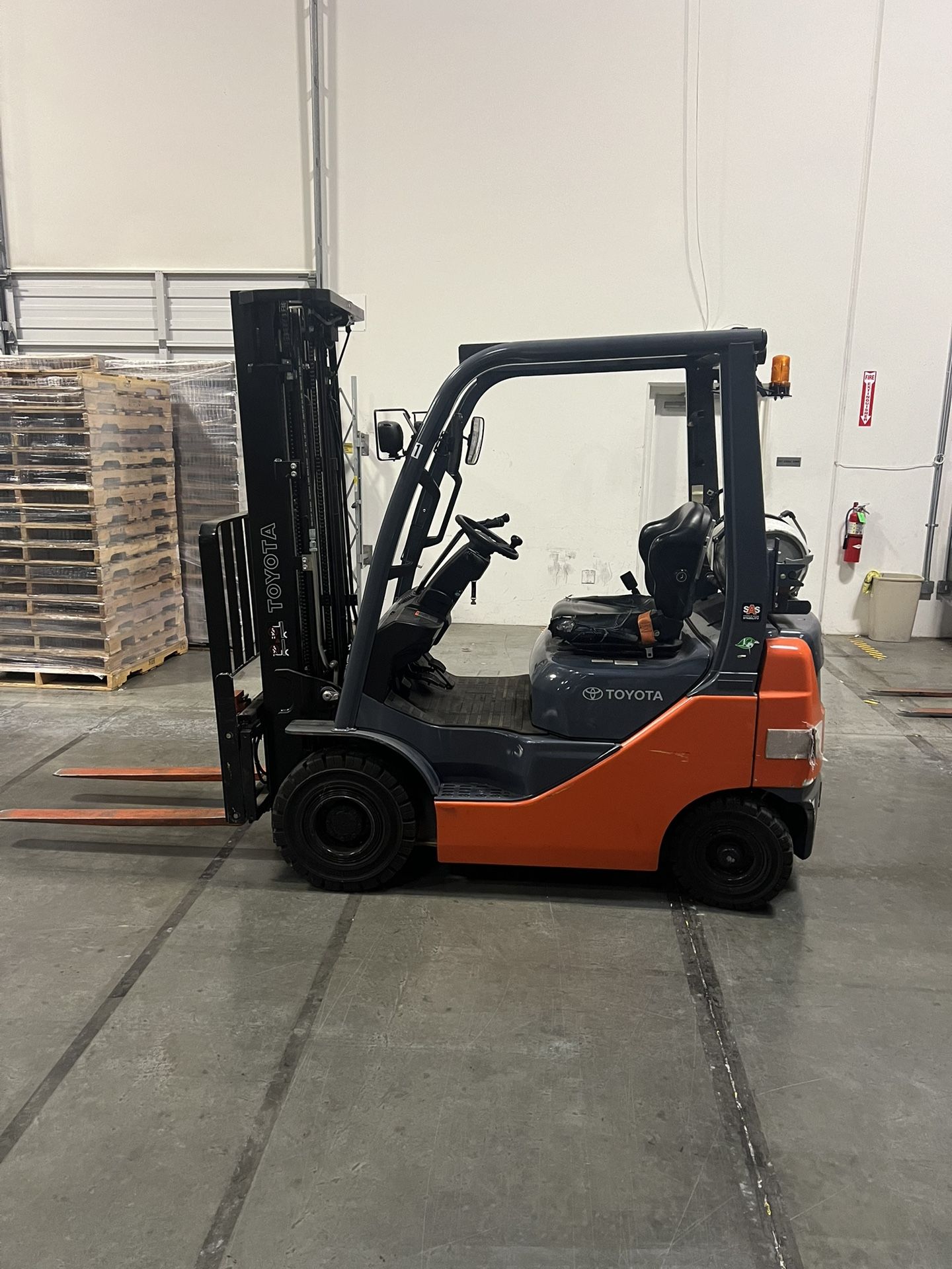 Toyota 8FGU15 Forklift 2,500 Lbs Capacity