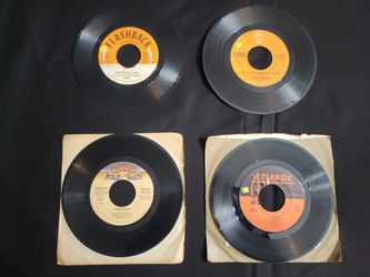 (4 vinyl records) Dawn Knock three times - The Jacksons Shake your body - Chic - Le Freak Lipps Inc Funkytown