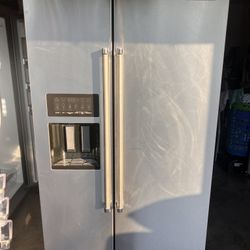 Refrigerator 