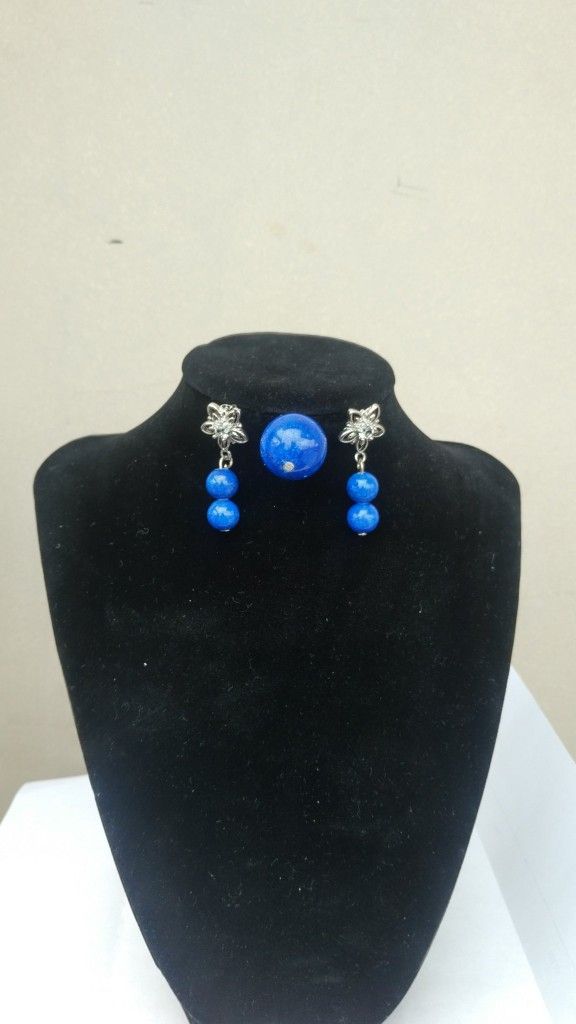 Blue-eyed rounded beads earrings and pendant