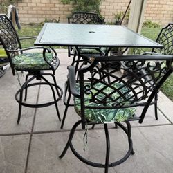 set of 4 bar stool/table total of 5 pcs