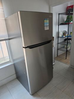Frigidaire Stainless Steel Top-Freezer Refrigerator