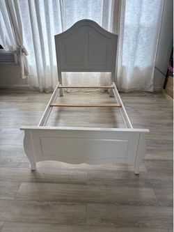 Twin size bed