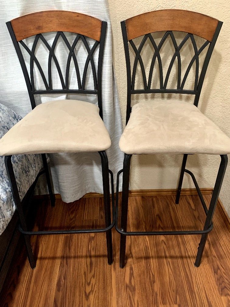 2 Bar Stools