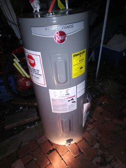 Like New Rheem 40 Gal Electric Hot water tank