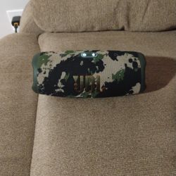 JBL Charge 5 Unlimited Edition Camo 