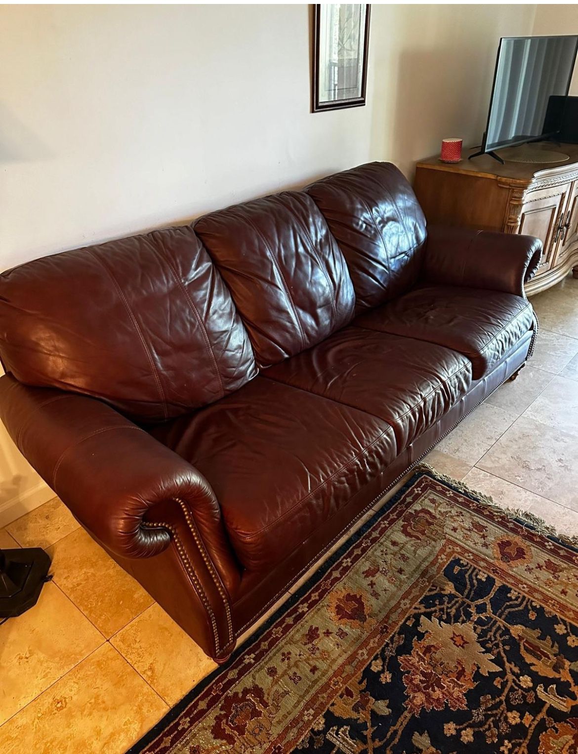 Leather Couch With a Lamp