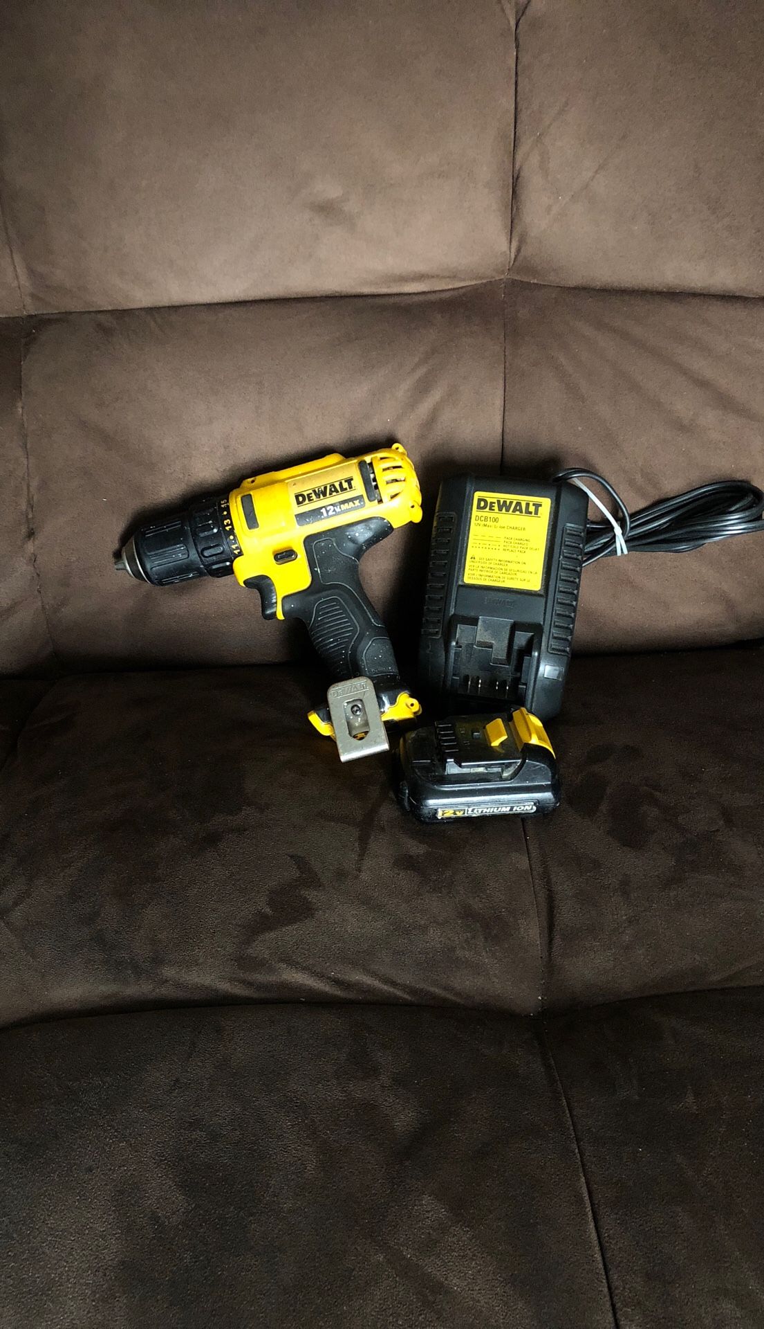 12 volts DEwalt drill