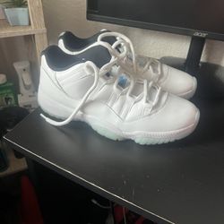  Jordan 11 Low Retros