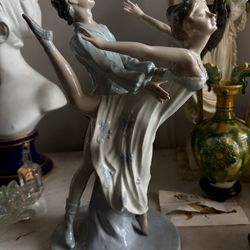 Vintage 1983 NAO by Lladro "The Debutante" Porcelain Figurine