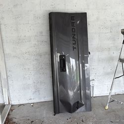 Toyota Tundra tail gate. Damaged