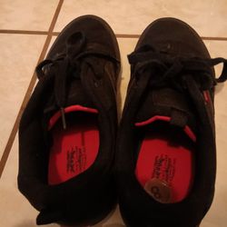 Levis Size 8 Black 