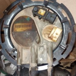 2005 Chevy Equinox  V6 3400 Fuel Pump(Used)