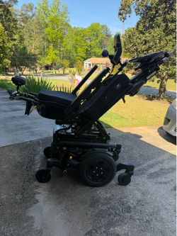 Quantum iLevel Powerchair