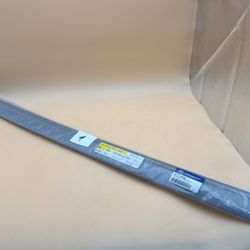 GENUINE OEM Left front Body Side Molding 87711-2D502 2005-2006 Hyundai Elantra