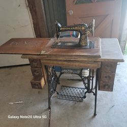 Singer Sewing Machine
