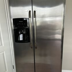 Frigidaire Gallery Refrigerator Side By Side