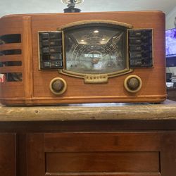 Vintage 1940’s Zenith short wave radio