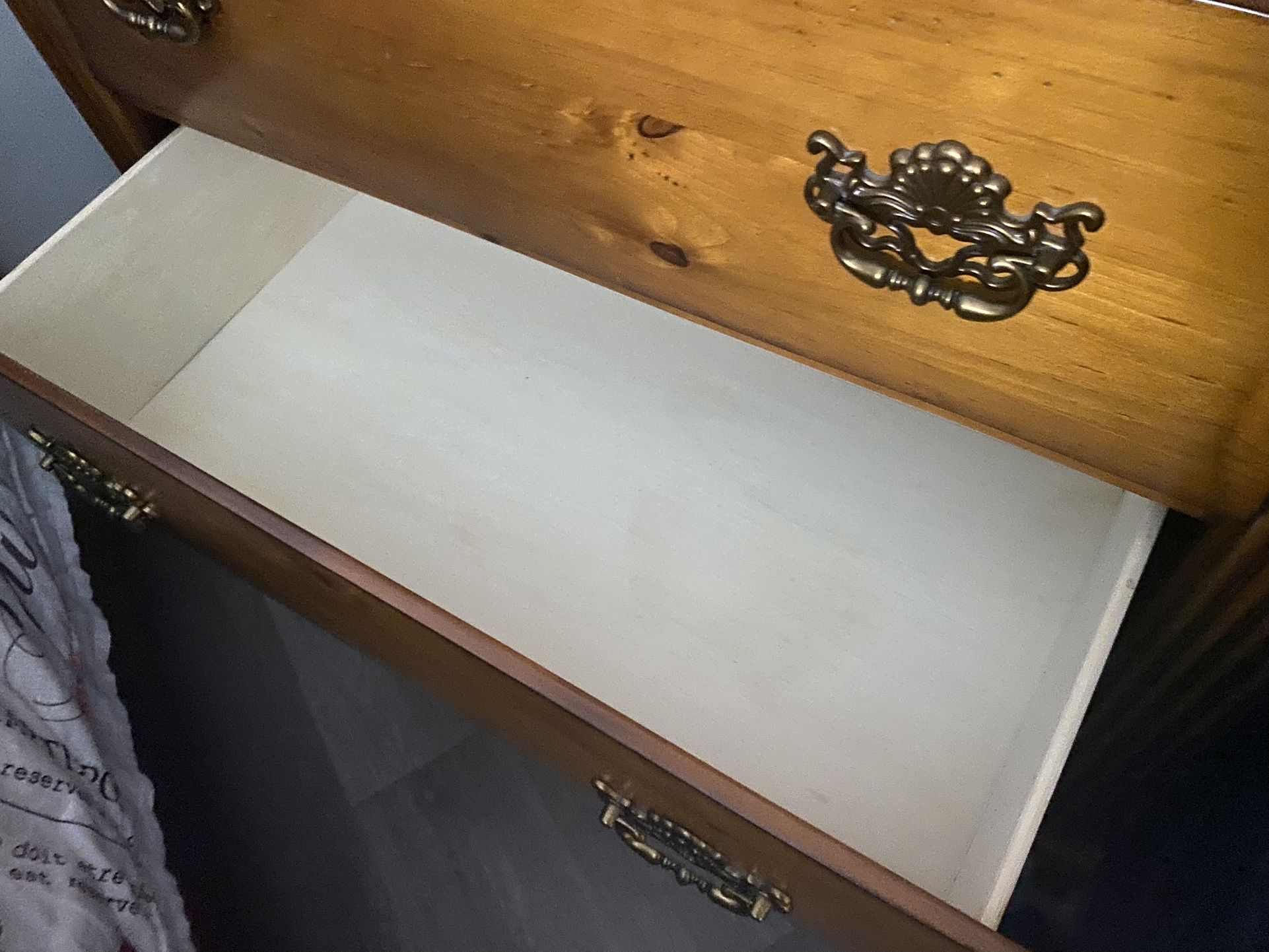 WOODEN DRESSER 5 DRAWERS