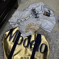 Modelo Duffle Bag And Jersey 