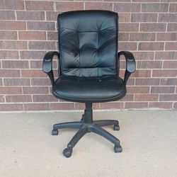 Office Chair, Used Comfy-Pick In Wauconda