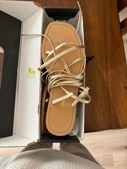 Fashion Nova Sandals golden size 6