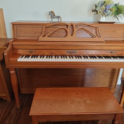 BALDWIN piano, wood, good condition