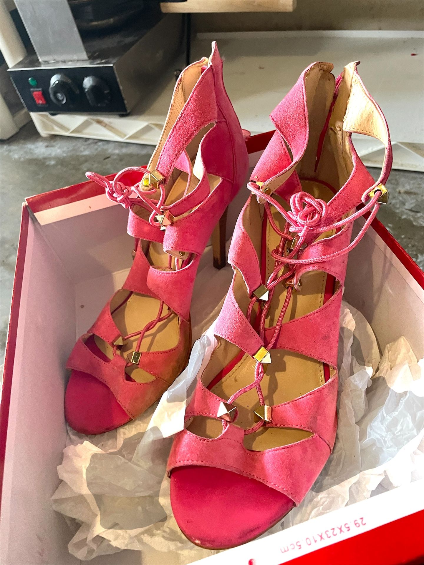 Guess Gladiator Leather Sandals (1 count, New)