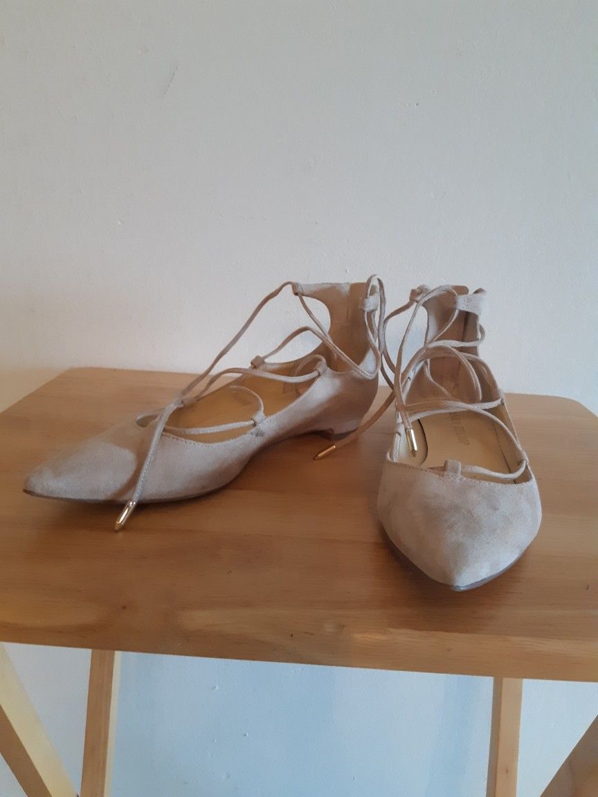 BASICALLY NEW IVANKA TRUMP FLAT SHOES, USED ONCE SIZE 6.5