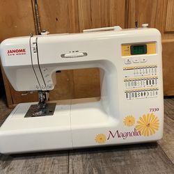 Janome Magnolia 7330 Sewing Machine 