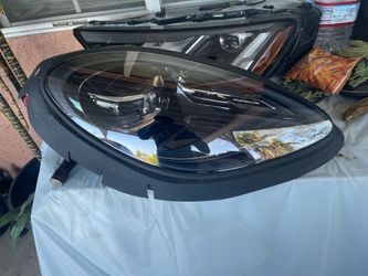 2024 Porsche Macan Right Side headlight OEM complete