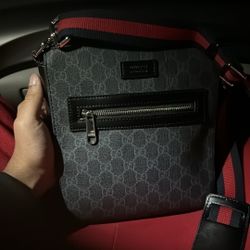 Gucci Messenger GG Supreme Black/Grey