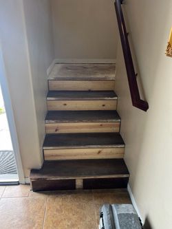 Se hacen trabajos de pisos de madera,vinilo,laminado y tile