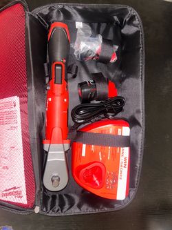 Milwaukee M12 Cordless 1/2 Impact Ratchet Kit