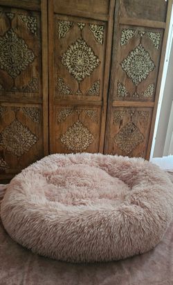 Large dog/cat/pet Bed round faux fur soft never used