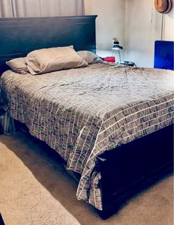 Queen bed $200
