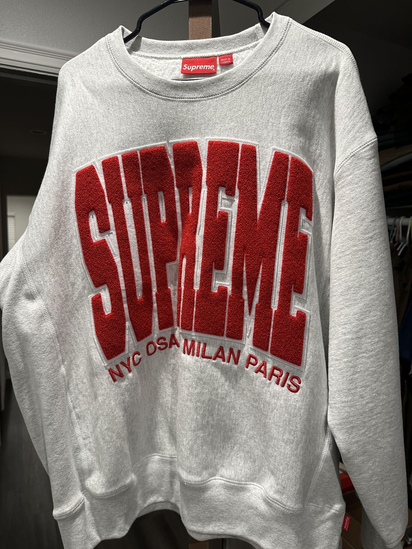 SUPREME ARC CREWNECK