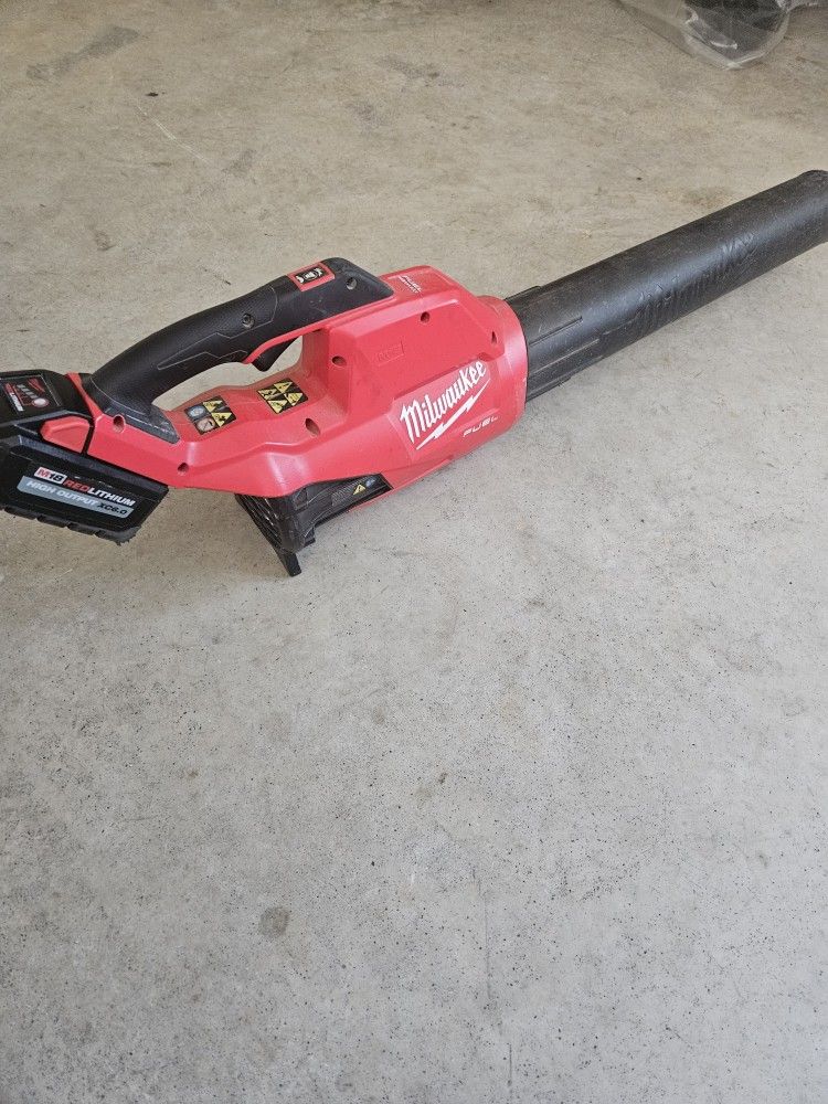 Milwaukee Leaf blower With Battery