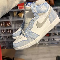 DS SZ 10.5 RETRO 1 HYPER ROYAL $230