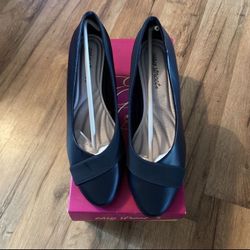 New! Easy Street Women’s Arya Slip On Pumps. Navy,  Size 9