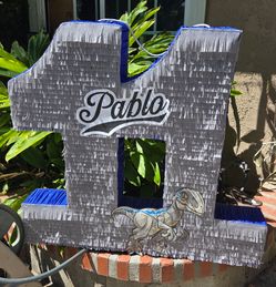 Glo's Custom Made Piñatas